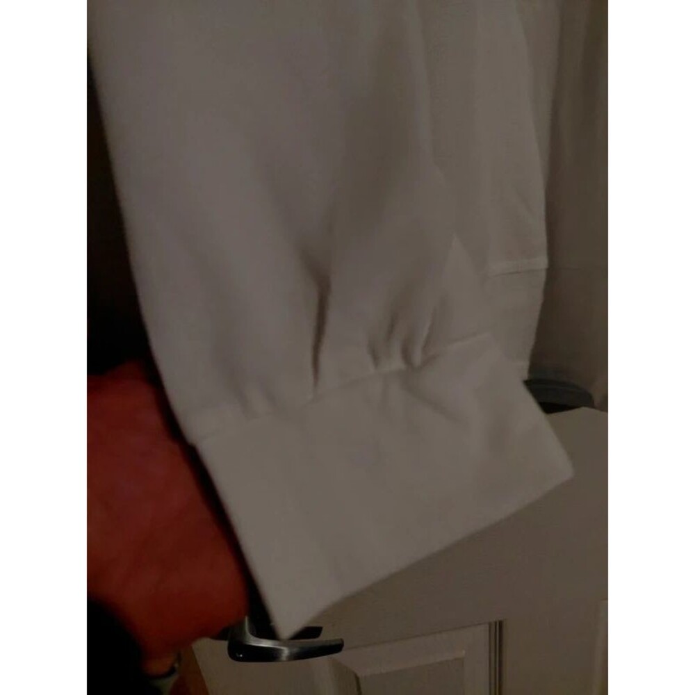 White top - Picture 4 of 9